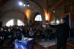 Евангелист Яндекса Игорь Коробков с докладом на митапе